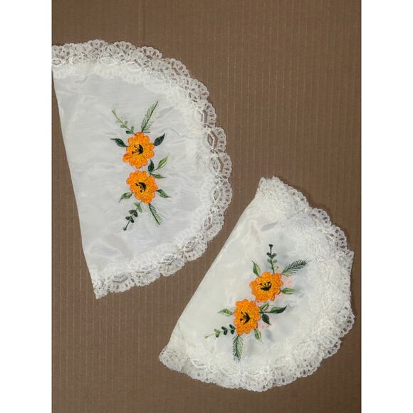 Vintage Handmade Floral Doily Set of 4 White Lace Orange Flower Cottage Romantic - Picture 1 of 6